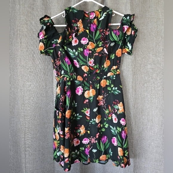 World Market Cut Out Shoulder Mini Dress Ruffles Floral Size S/M - Picture 3 of 5